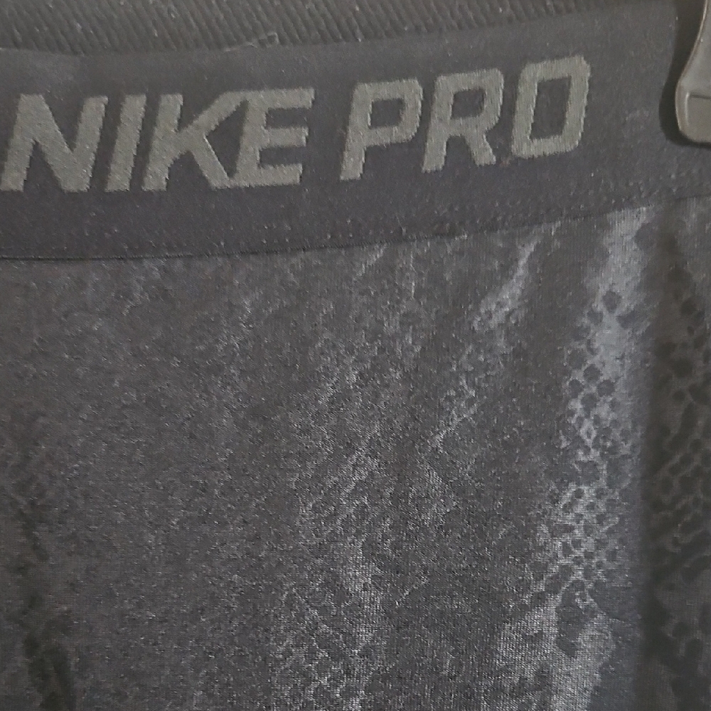 Nike Women's Black Leggings with White Logo And Snakeskin Print - Picture 4 of 5